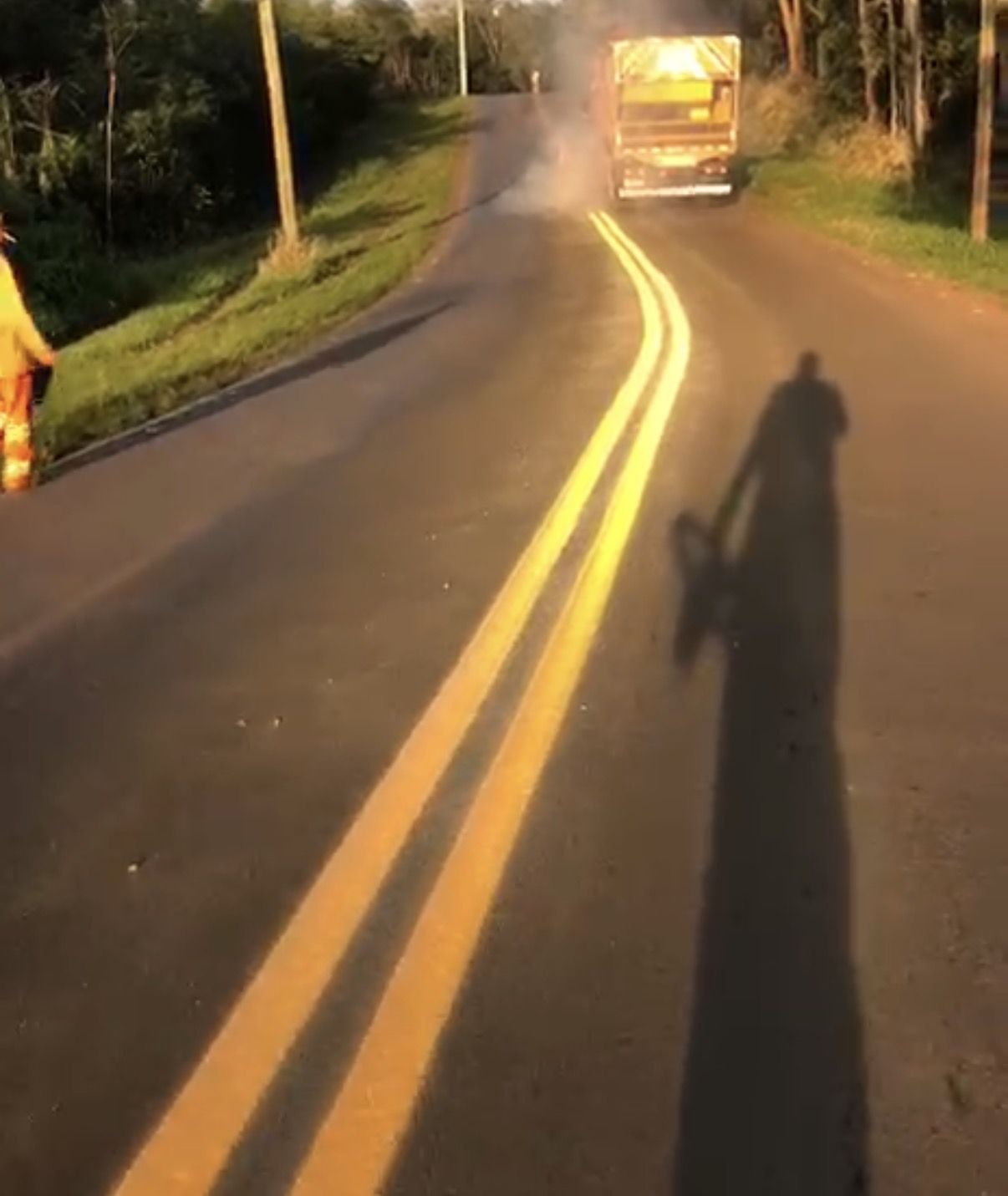 Linha branca sendo pintada